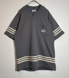 adidasアディダス 刺繍ロゴ　ハーフボタン　Tシャツ