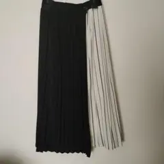 PAGE BOYの黒と白のストライプ プリーツロングスカート