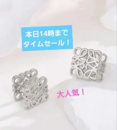 【お買い得価格！】カットアウト　ロゴ ピアス　シルバー 両耳 アクセサリー