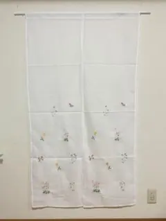 刺繍のれん　花と花 85x150cm