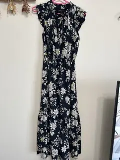 バナナリパブリック　花柄ワンピース