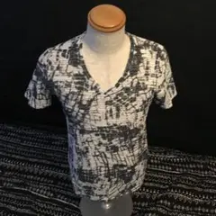 トルネードマート　Vネック Tシャツ　新品タグ付き未使用品
