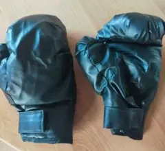 黒いボクシンググローブ 合成皮革製