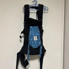 Ergobaby 抱っこひも 黒・青 幾何学模様