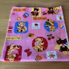 クマとお菓子のプリント生地