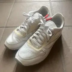 Reebok ホワイト スニーカー
