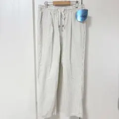 【タグ付き新品未使用】ストライプテーパードパンツ　CLOSSHI　白　LL
