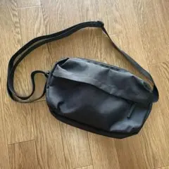 無印良品　背面ポケット付き　ショルダーバッグ
