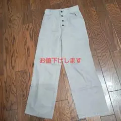 GU．ベージュのハイウエストワイドレッグパンツ