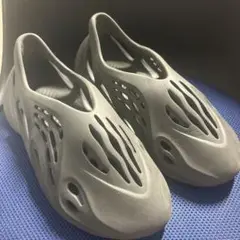 adidas イージーフォームランナー　カーボン
