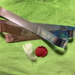 なにわ男子　落下物　バラ　羽　銀テープ　②