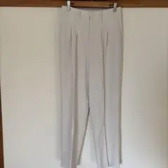 UNIQLOホワイトプリーツ入り スラックス