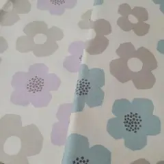 かわいいくすみカラー❣️北欧風　小さなモダンフラワー 花柄生地 Trefle