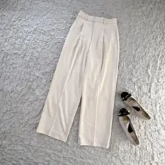 レディース　テーパードパンツ　ユニクロ　S　オフホワイト　ワイドパンツ