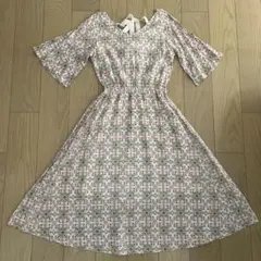 【レトロ、ヴィンテージ】幾何学模様 フレアスリーブ ワンピース 新品 リボン付き
