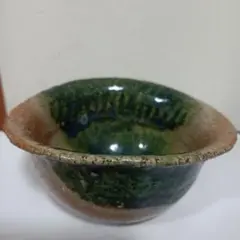 益子の作家、長倉翠子さんの鉢です。花紋入り　SN20250424a 益子の作家、長倉翠子さんの鉢です。花紋入り SN20250424a