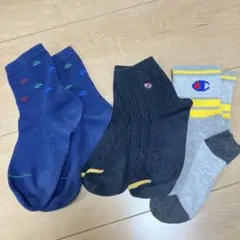 ファミリアとチャンピオン　キッズ靴下セット車模様