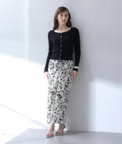 ✴︎ラトータリテ✴︎ サテンネジリタイトスカート