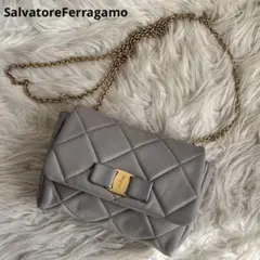 サルヴァトーレフェラガモ ヴァラ キルティング ショルダーバッグ レザー