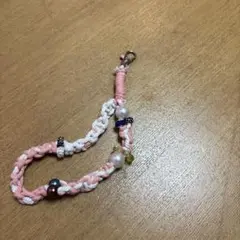 ハンドメイド マクラメ　ストラップ ピンクと白