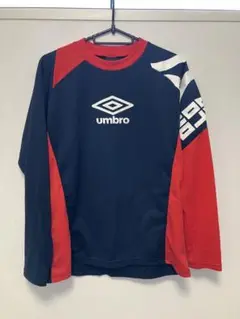 umbro サッカー長袖シャツ ネイビー/レッド　Mサイズ