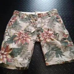 夏にピッタリ　花柄ショートパンツ　サイズL　ウエスト82