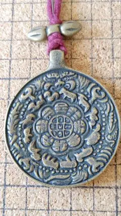 チベットラサ直送「九宮八卦」天鉄銅真鍮　56g　52×62㎜古小元素(金剛杵)入