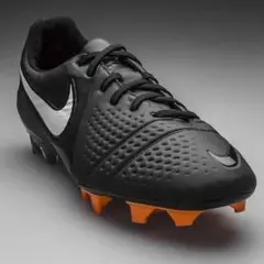 激レアナイキ CTR マエストリ ナイキ復刻版スパイク「CTR360マエストリ3 FG SE」が限定発売