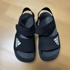 adidas ブラック サンダル　21㎝