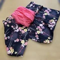 美品　キッズ　黒地桜花柄浴衣