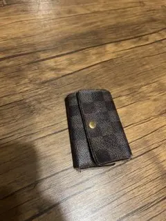 LOUIS VUITTON レザーキーケース
