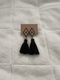【美品】タッセルイヤリング　ひし形