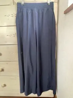 Lululemon ダークブルー ガウチョパンツ