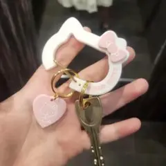 ハローキティ カラビナ　キーホルダー ハート型チャーム付き