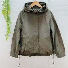 【アーヴェヴェ】 ジップアップジャケット フード付き （M） カーキ 体型カバー
