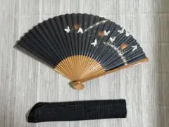 蝶模様の黒白扇子とケース付き