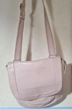 薄いピンク レザー ショルダーバッグ