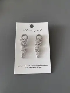 ピアス　キラキラビジュー　揺れて可愛い　新品