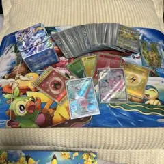 ちょっとハイレアデッキと、プレイマットと、傷はあるけどデッキケース