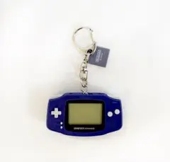【ニンテンドーミュージアム】ゲームハードキーホルダー　ゲームボーイアドバンス