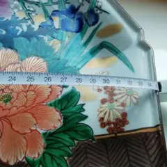 Amazon.co.jp: 九谷焼 飾皿 9号 (皿立て付) 【化粧箱入】 古九谷
