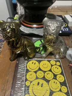 ★金属製犬の彫刻セット（金色・銀色）★