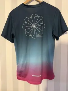 Nike ランニングトップス グラデーション　風車