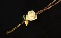 白薔薇モチーフのネックレス