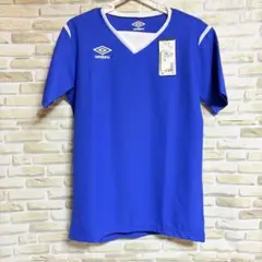 新品タグ付きumbro 青 Vネックシャツ Mサイズスポーツサッカー