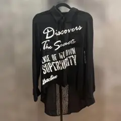 黒の長袖シャツ