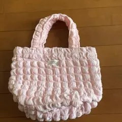ピンクのバッグ
