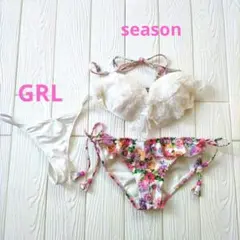シーズンフリル付きセパレート水着とGRLホワイトTバックビキニセット