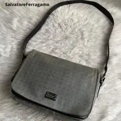 ✨️SalvatoreFerragamo✨ ガンチーニ ショルダーバッグ グレー