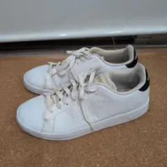 adidas ホワイト カジュアルスニーカー